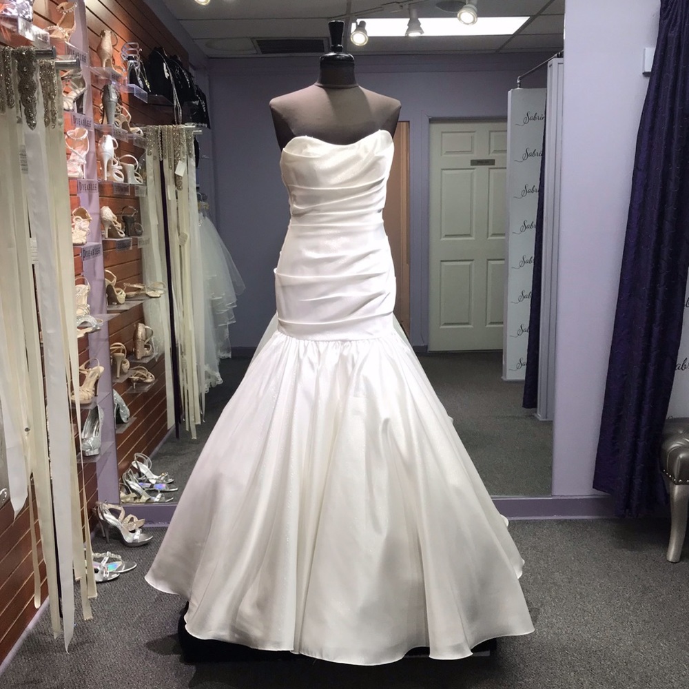 Lia Mia - Style J118 - Size 10 - Diamond/White